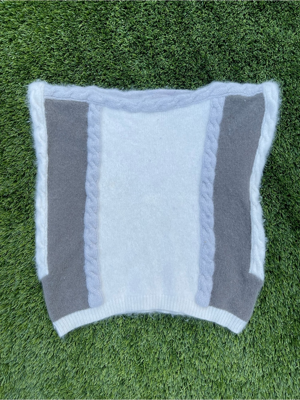 Mondi Two-Tone Cable Knit Sweater Vest in White and Gray